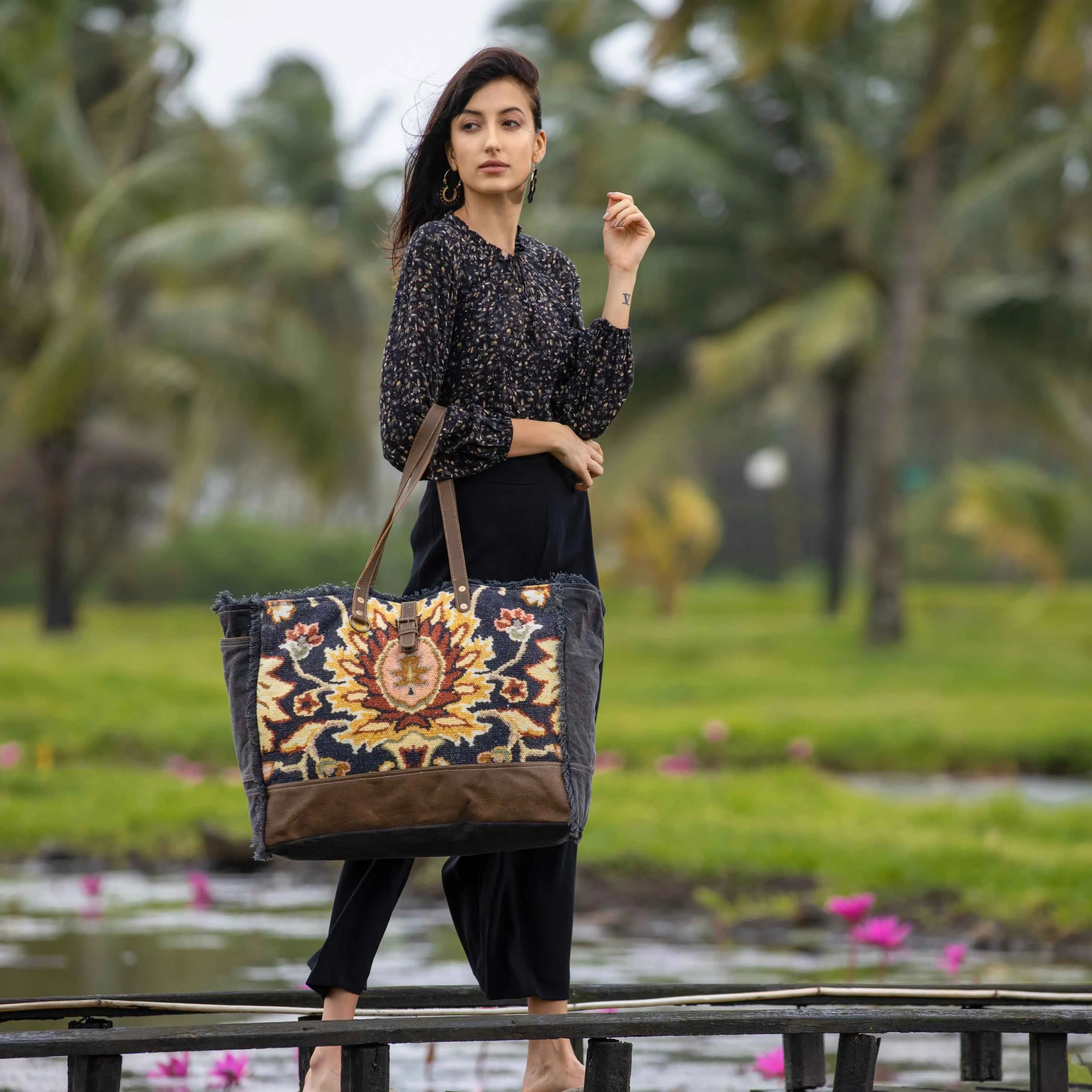 BLACK FERN WEEKENDER BAG